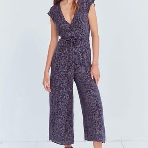 URBAN OUTFITTERS Kimchi Blue wide leg open back ditsy navy jumpsuit + size 8